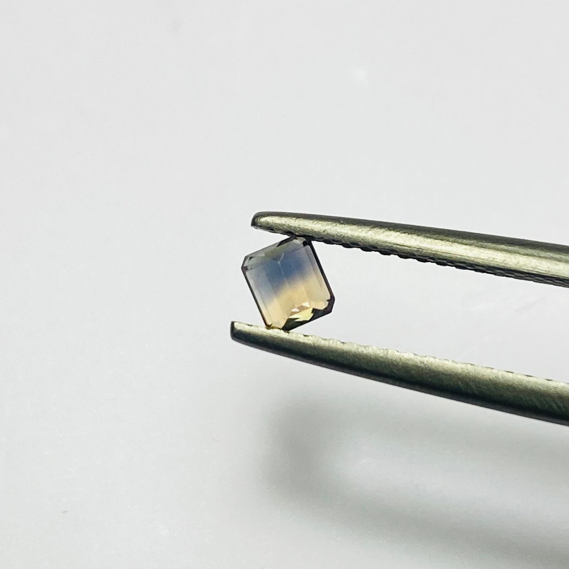 朝焼け?夕焼け?バイカラーサファイア