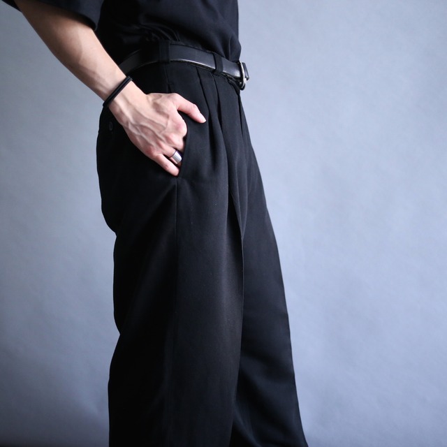 2-tuck tapered silhouette black wide slacks