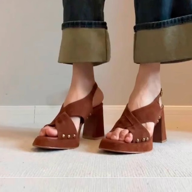 【送料無料】 サンダル 2色 靴 シューズ チャンキーヒール ハイヒール オープントゥ バンド 飾り スタッズ エレガント 可愛い 大人可愛い きれいめ シンプル カジュアル シック コンサバ 華やか 大人 上品 おしゃれ レトロ 主役級 こなれ感 高見え 高級感 無地 秋 レディース 女性用 ママ 20代 30代 40代 デート お出かけ 女子会 お呼ばれ 休日 お茶会 授業参観 垢抜け デイリーユース 普段使い ファッション コーデ スタイル 楽ちん 歩きやすい 美脚 脚長 定番 スタイルアップ
