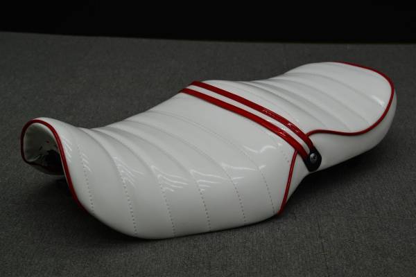 バリオス２５０　２型　白赤エナメル　三段シート　６０ｃｍ/補強入り ZR250B バリオス250 2型 白赤エナメル 三段シート 60cm/補強