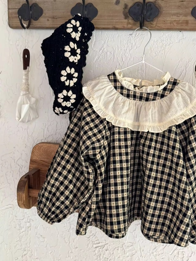 【取寄】フリルが可愛すぎて目を惹くちょっと変わったギンガムチェックブラウス