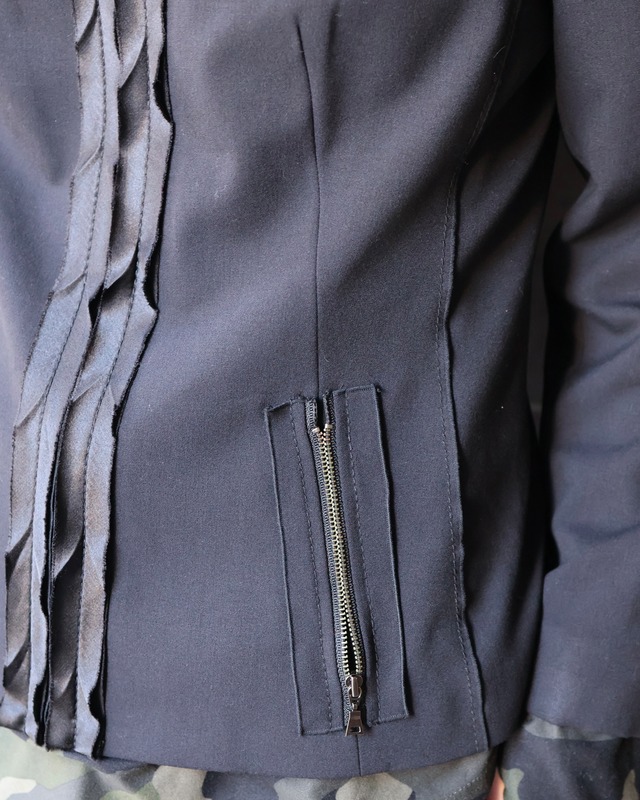 short length No collar zip design blouson