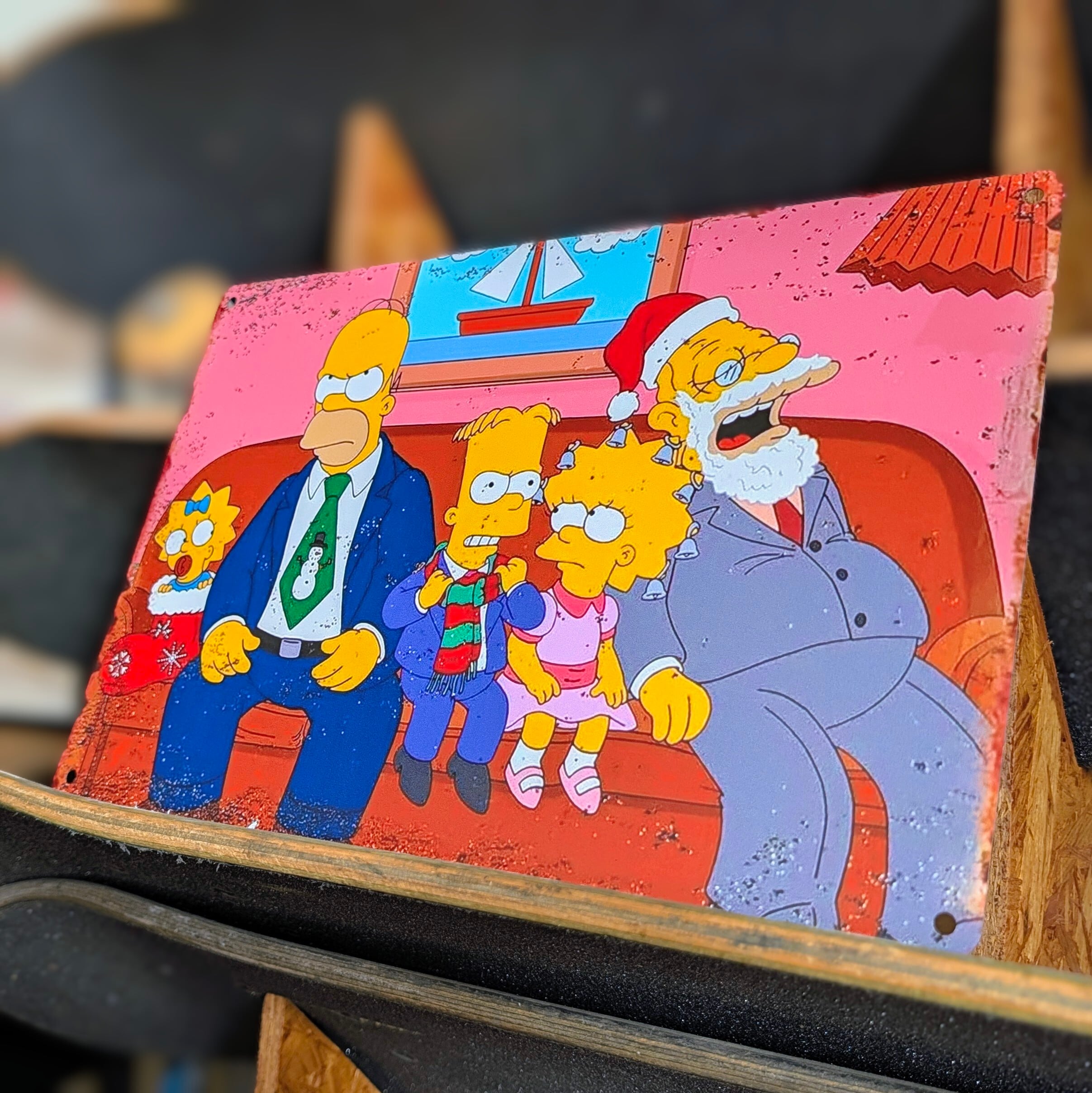 送料無料！ちょうどいいブリキ看板【 The Simpsons （ シンプソンズ ）】『 Xmas シンプソンズファミリー 』 METAL SIGN / メタルサイン / ブリキ看板 / サインボード / ビンテージ加工 〚アメリカン雑貨 アメトイ〛