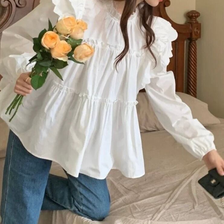 フリルティアードブラウス