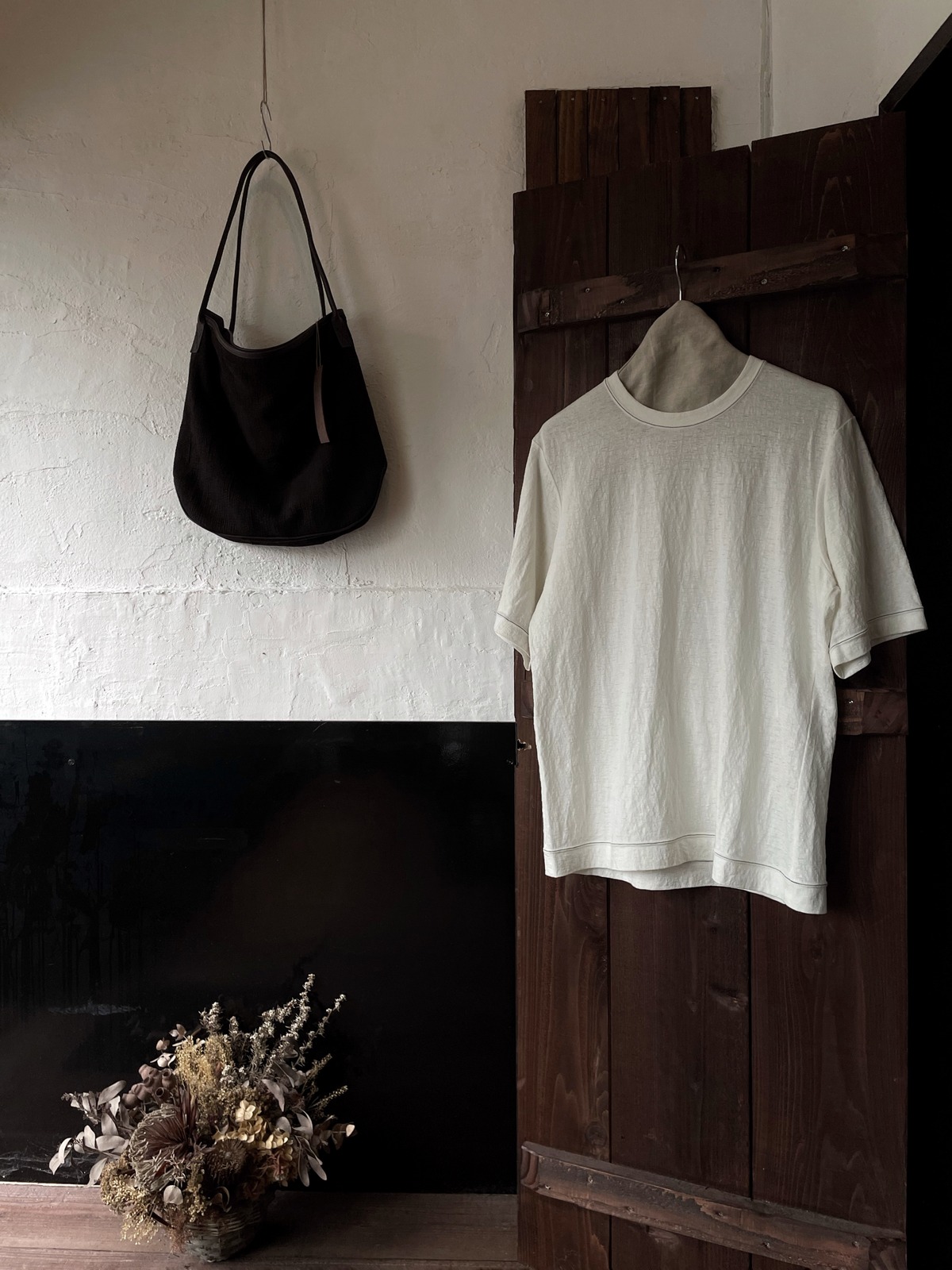 山内 塩縮加工リネンニットTシャツ white | TALE COCOON
