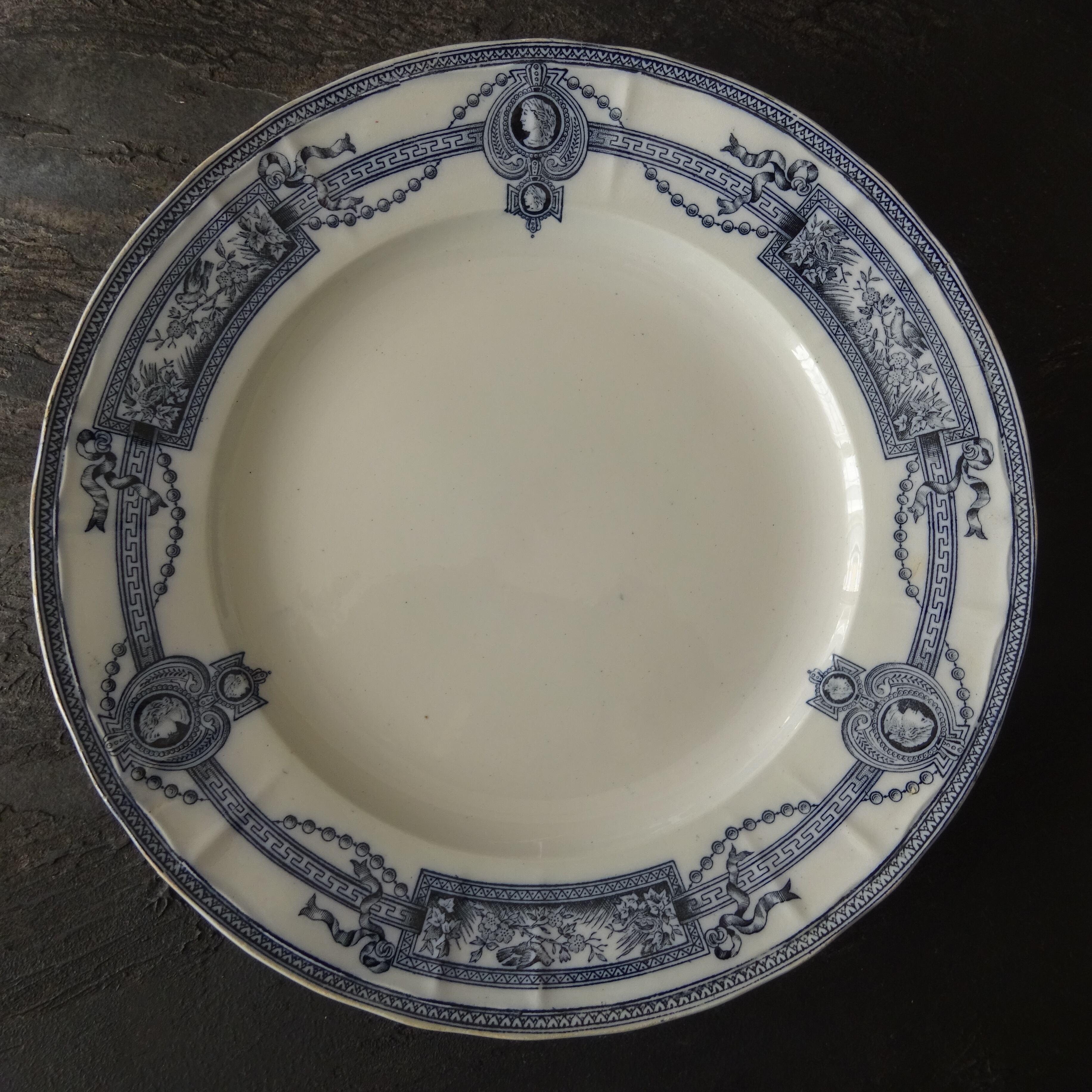 【 Épuisé 】ST AMAND ET HAMAGE NORD  modèle《MÉDAILLON》Assiette plate (B)