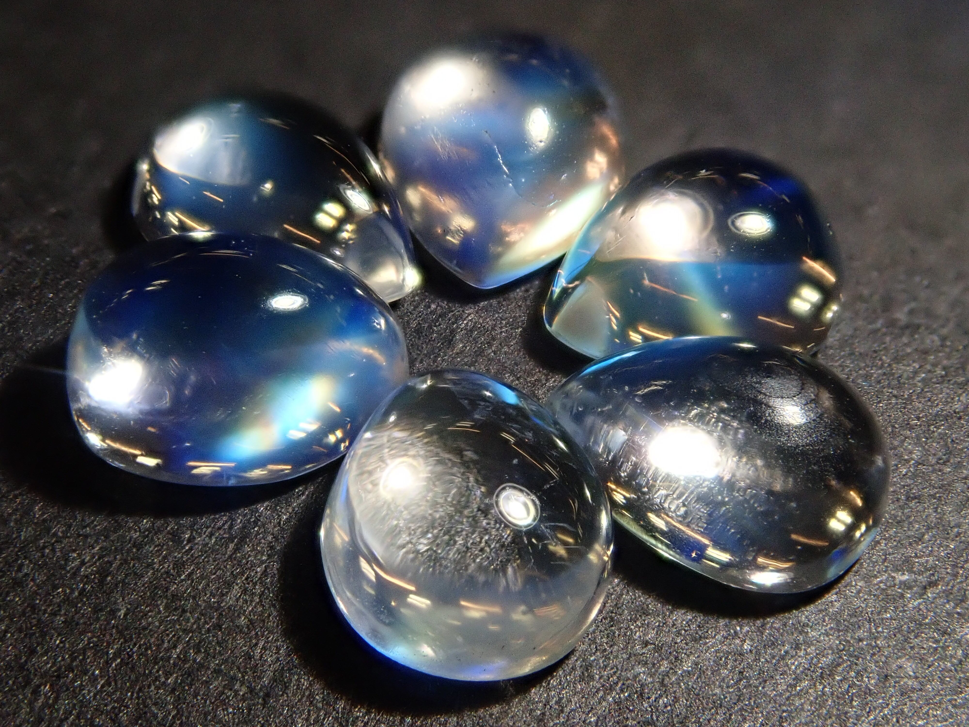 【宝石ガチャンポ！！】アンデシンラブラドライト約4×5㎜ ～虹色に輝く雫✨～
