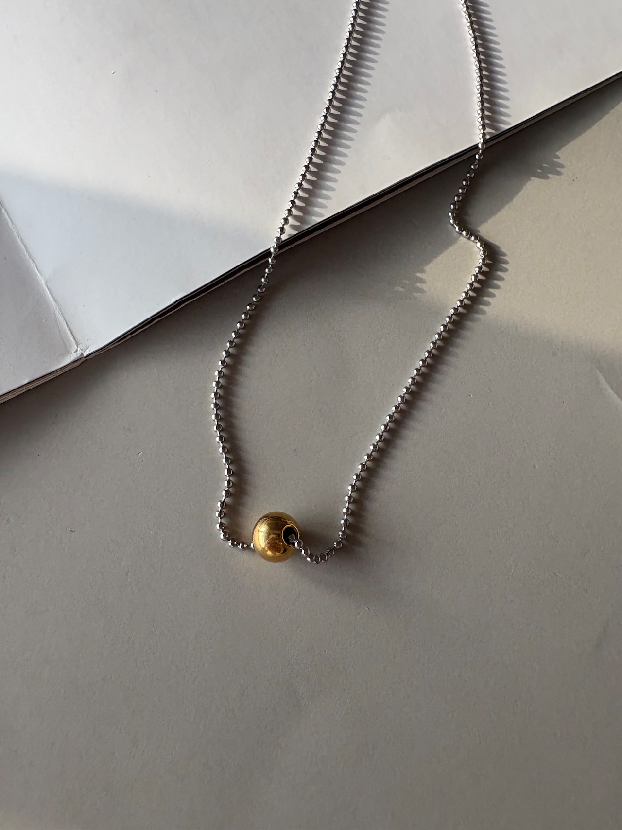 ワンポイントボールネックレス