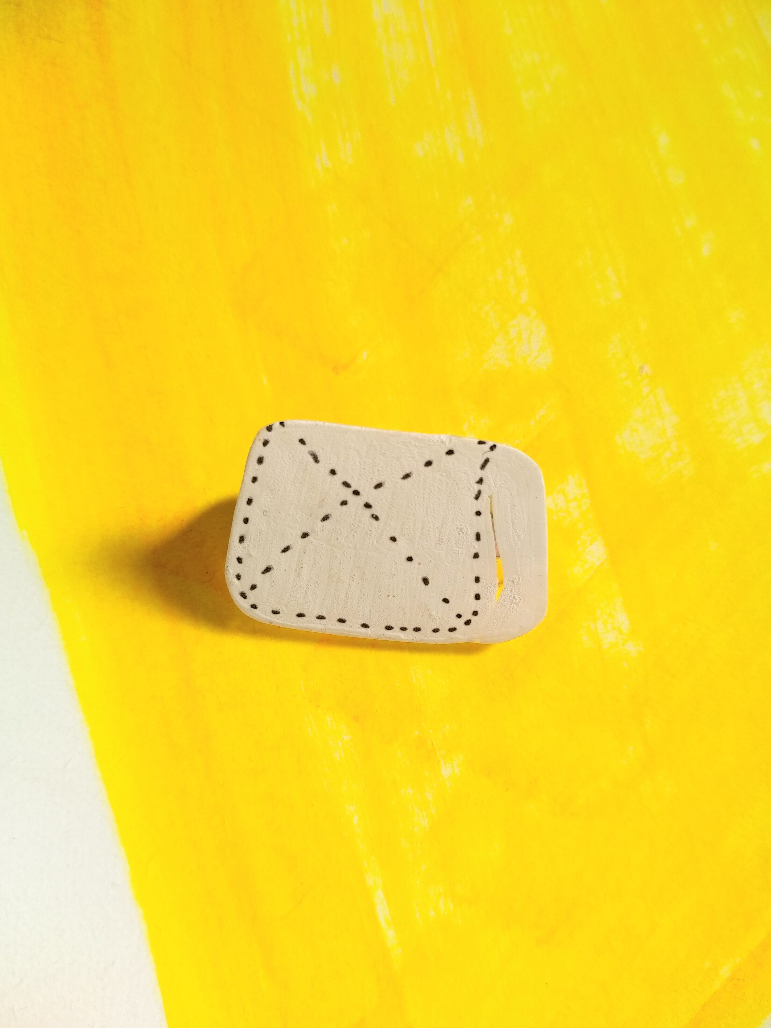 ヘンテコ　ブローチ　「ぞうきん」