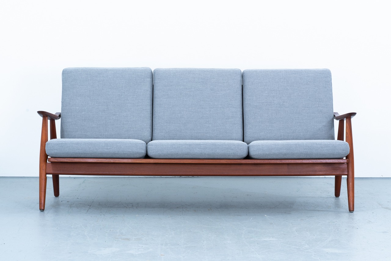 Hans J. Wegner | GE270 3 Seat Sofa