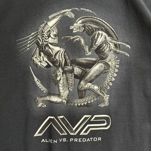 00s ALIEN VS. PREDATOR