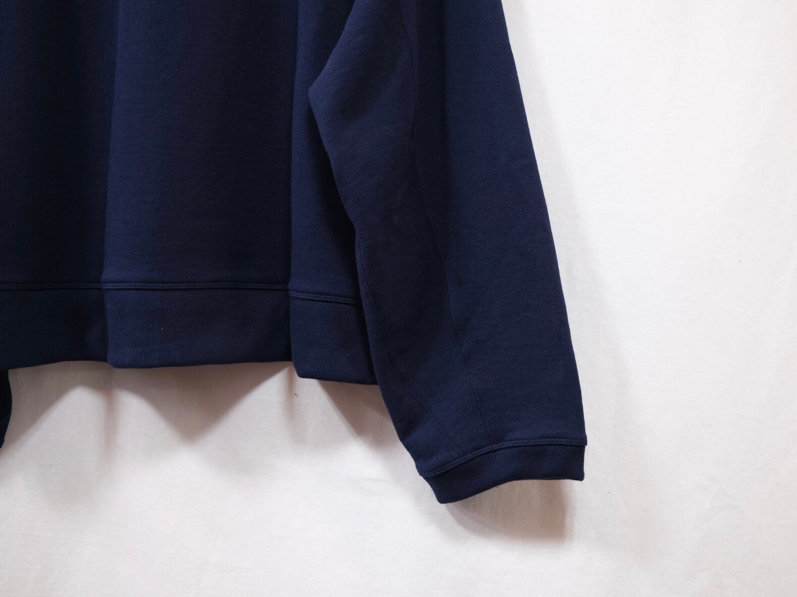 Ka na ta”sea stand sweat navy” | Lapel online store
