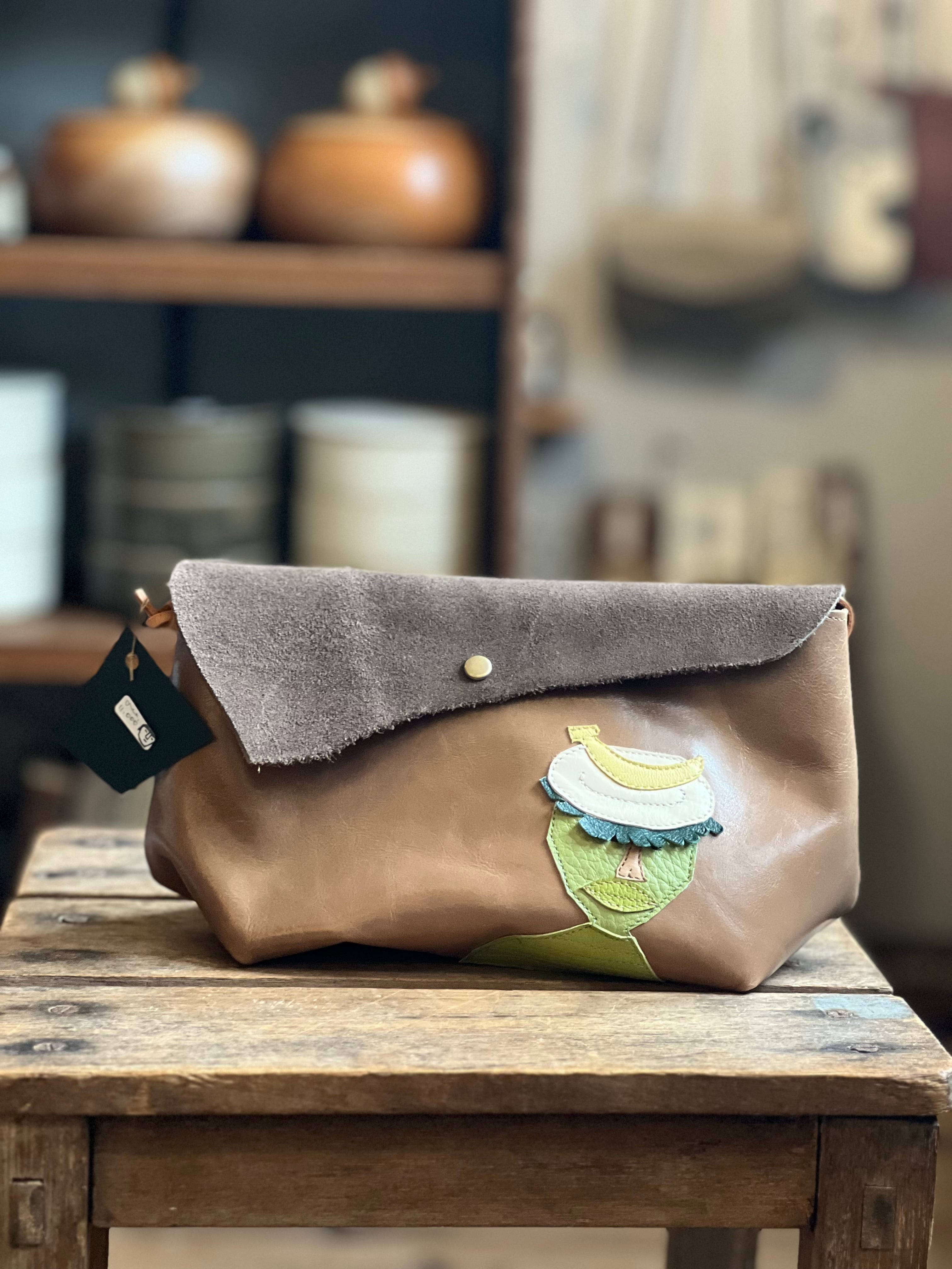 aco.革のショルダーバック カッパ