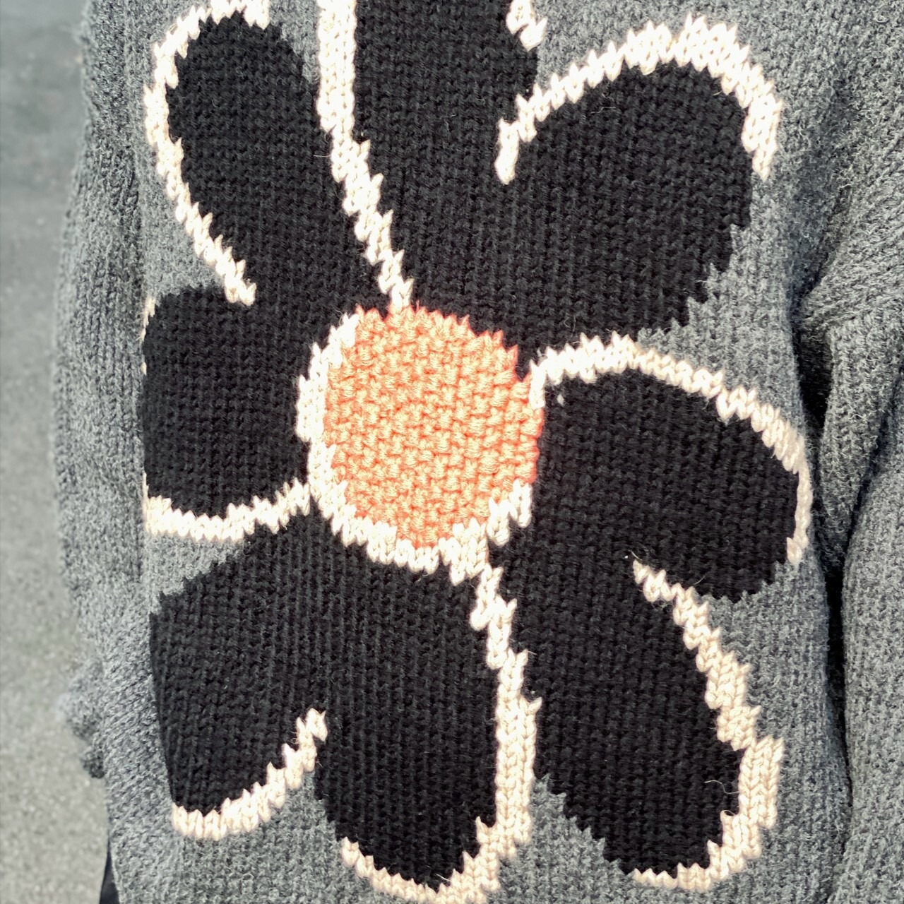 CC "FLOWER with LOVE" HAND KNIT -DARK GRAY-