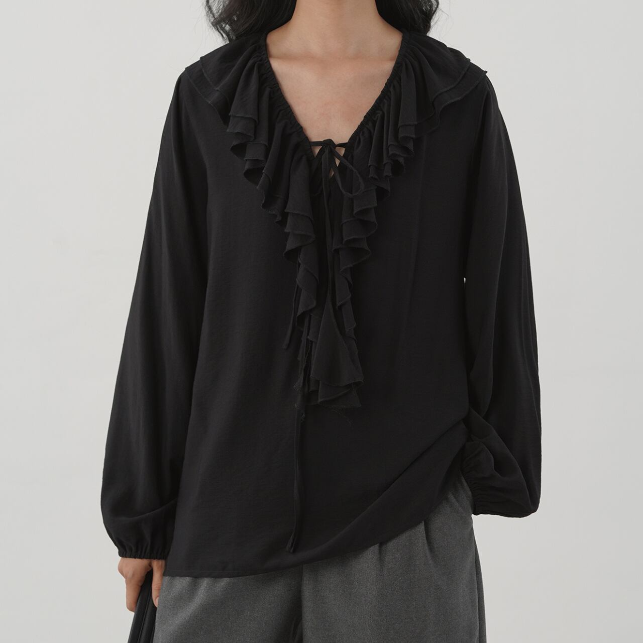 フリルネックリボンタイブラウス a0605