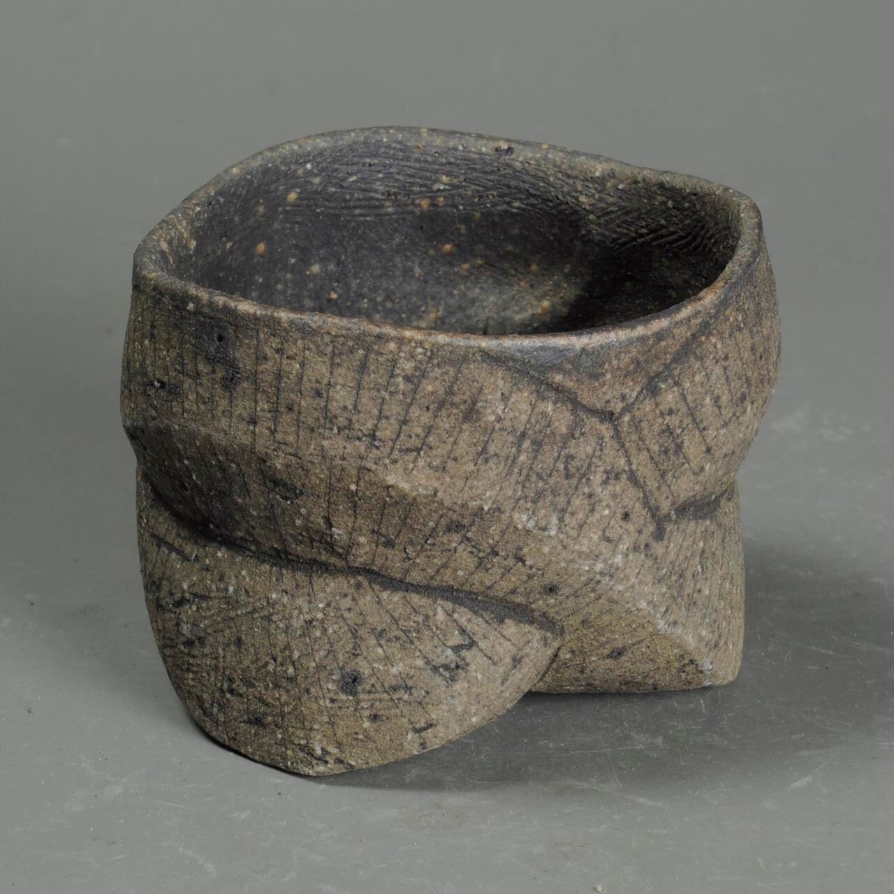 竹内真吾さん　炻器 鉄象嵌ぐい呑　Iron Inlay Guinomi ① 炻器 鉄象嵌ぐい呑 Iron Inlay Guinomi 14-10 | 陶芸家 竹内真吾