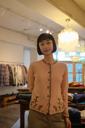 ダスティピンクフラワーハンドエンブロイダリーカーディガン