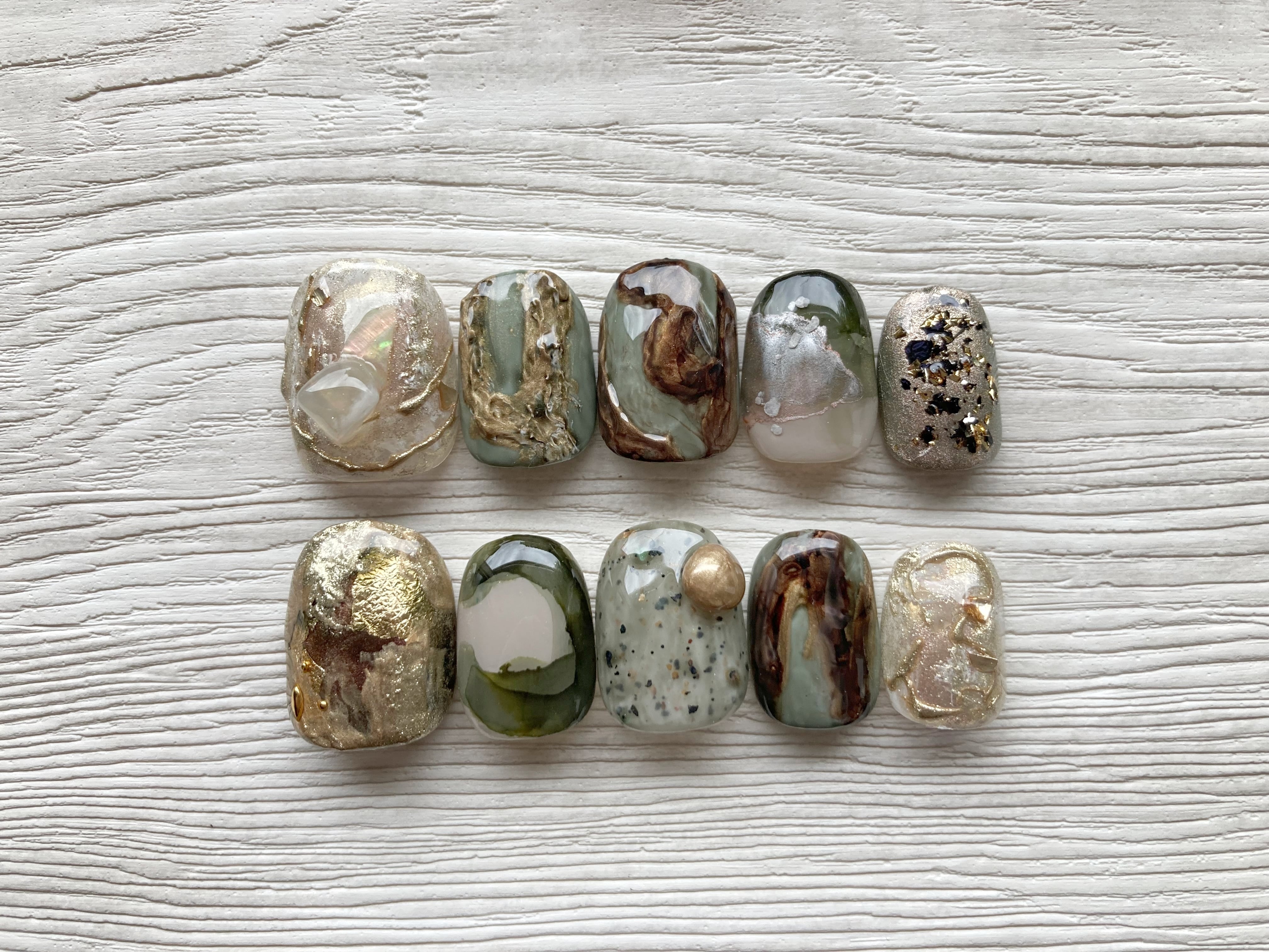 ダークグリーン×ダークコパーヴィンテージネイルチップ | embellir