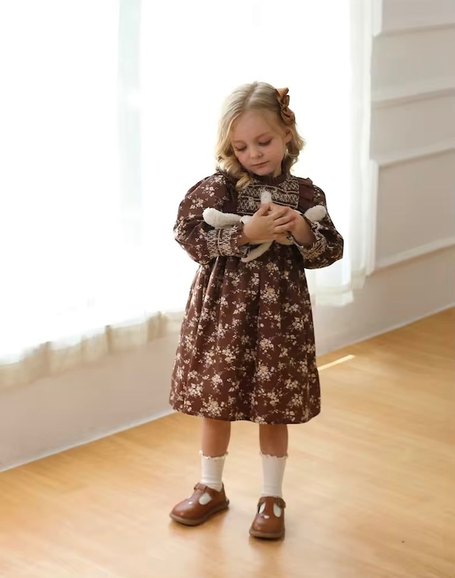 【取寄】たっぷりスモッキングが高見えする英国風フリル花柄ワンピース