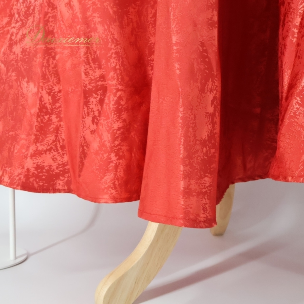 フラダンス 衣装 ワンピース ドレス レッド系 赤 光沢 高級感 ノースリーブ ハワイアン アロハ フラ ダンス レッスン 練習 華やか 鮮やか 上品 大人っぽい フレアスカート かわいい おしゃれ エレガント エレガントドレス 上品 赤色 ワンピースドレス 光沢感 フラダンス衣装 レディース 練習用 おしゃれワンピース