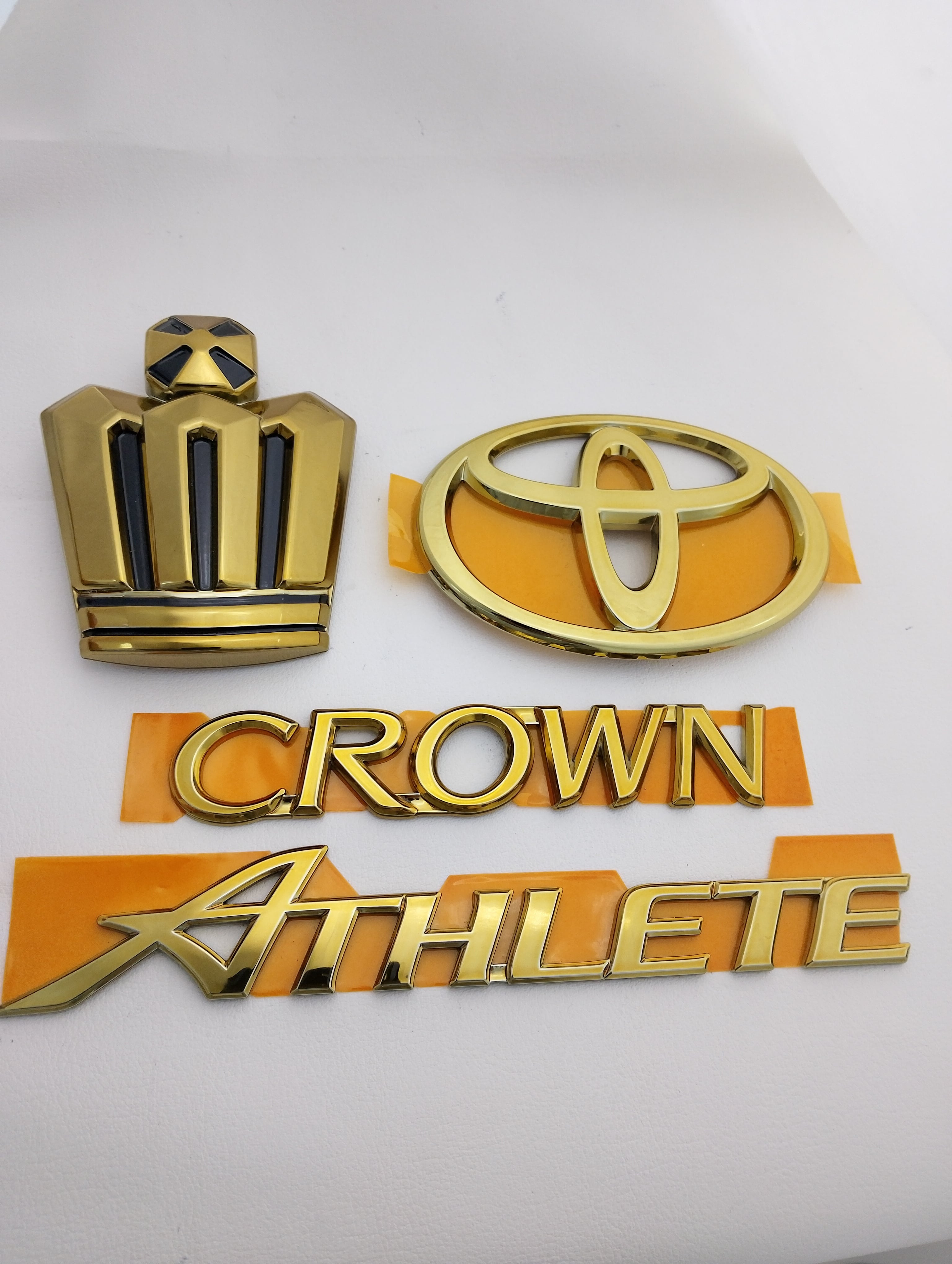 200系クラウン ロイヤルサルーン ( CROWN RoyalSaloon ) ゴールド