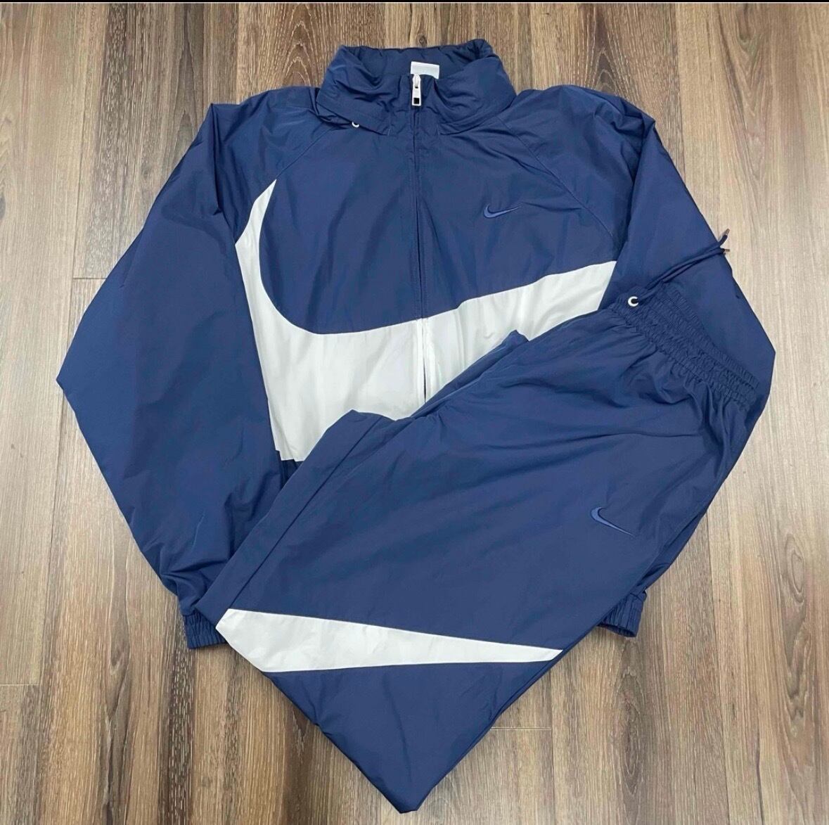 完売品　希少　NIKE ナイロンジャケット ビッグスウッシュ セットアップ NIKE ビッグスウッシュ ウーブンセットアップ ナイキ ナイロン