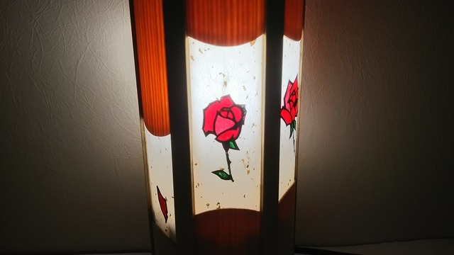切り絵デザイン（薔薇）　木と深山和紙の　木製　照明　　　No.   031