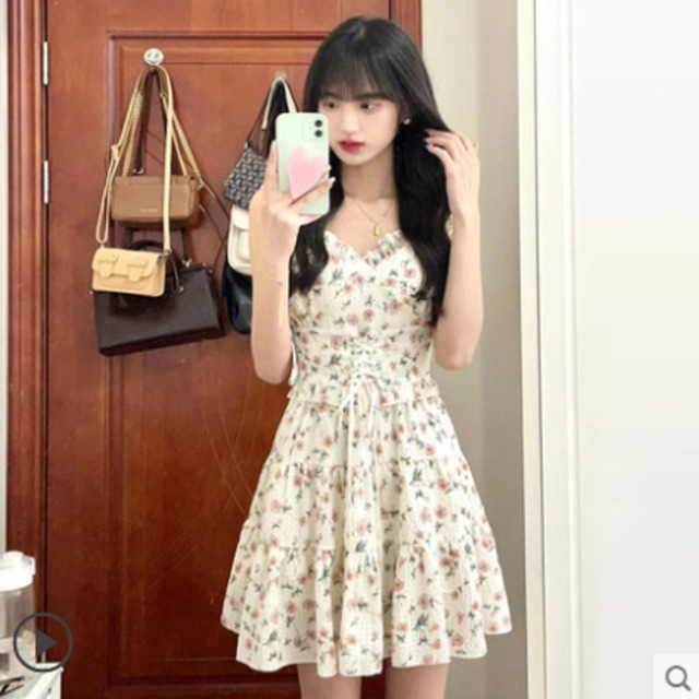 ドレス ワンピースドレス 夏ドレス 夏ワンピース サマーワンピース ひざ丈ワンピース ノ スリーブ ひざ丈 ｖネック Aラインスカート ハイウエスト 花柄 フリル 代 30代 エレガント クール 大人カジュアル レトロ フレンチレトロ デートスタイル お出かけ デート 二次会