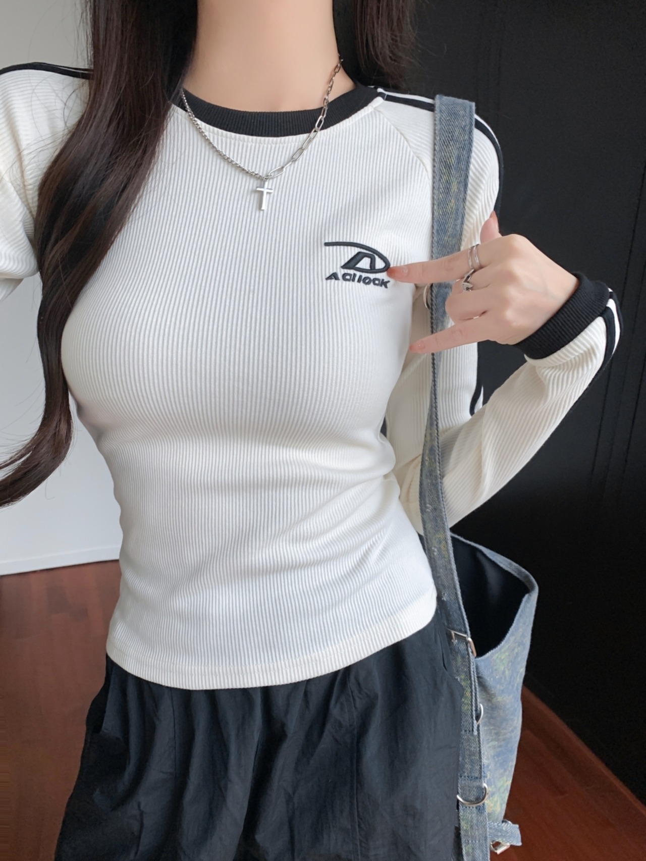 スリムトラックスタイルトップ　UH00030