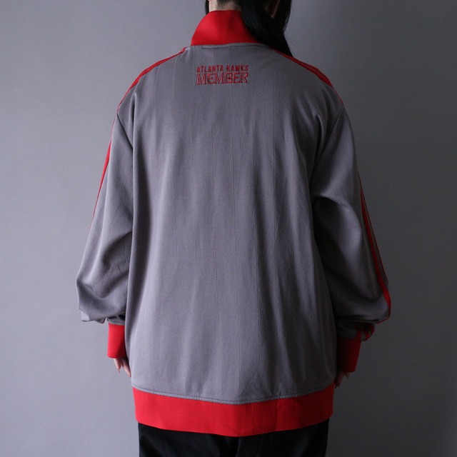 "adidas" NBA HAWKS 刺繍 logo design over silhouette track jacket