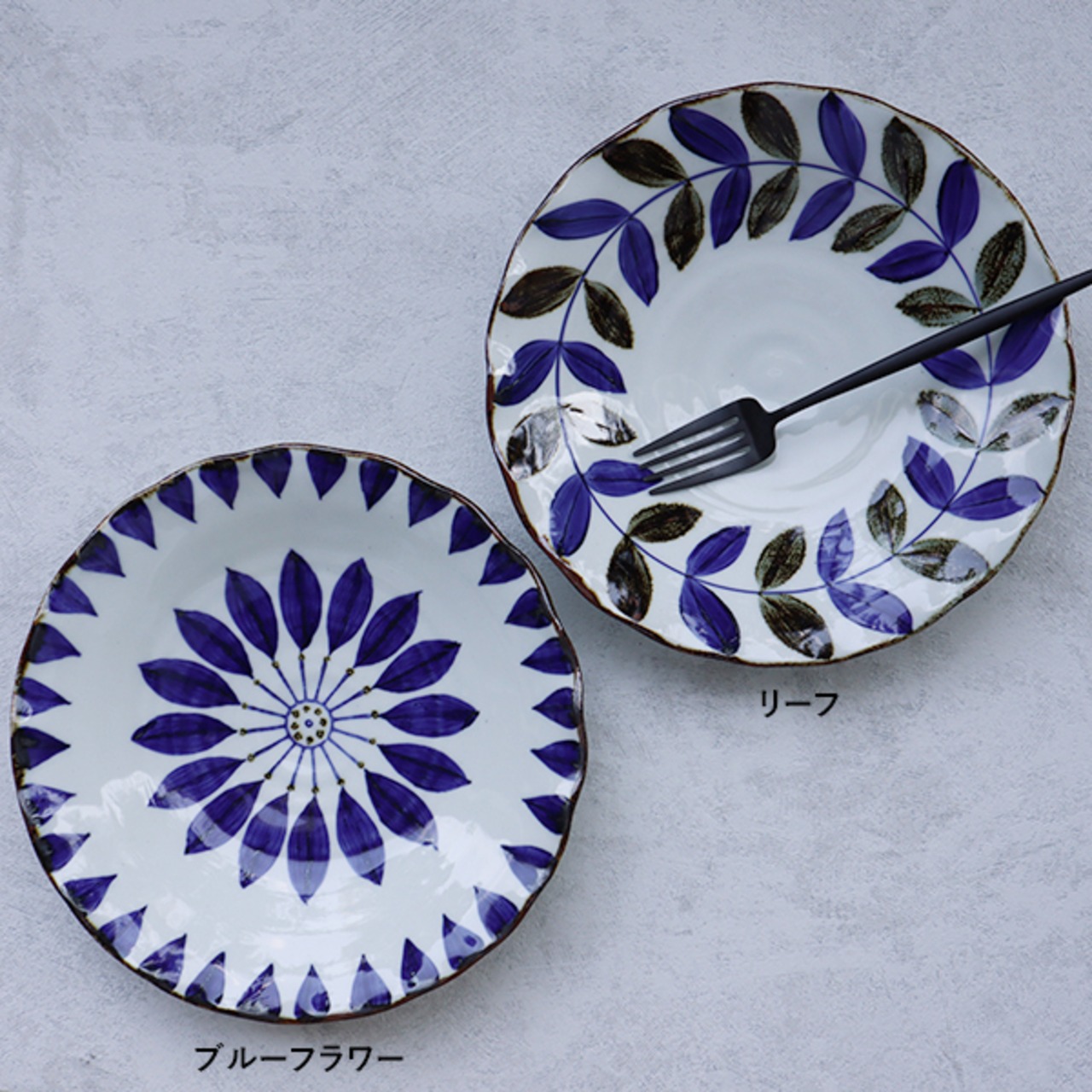 波佐見焼　７寸波皿（ブルーフラワー・リーフ）　6-064