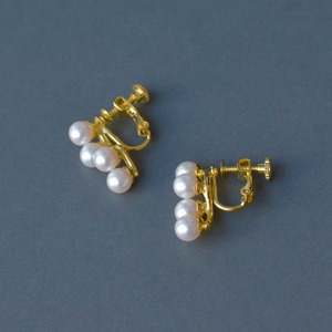 Paula ピアス・イヤリング ゴールド