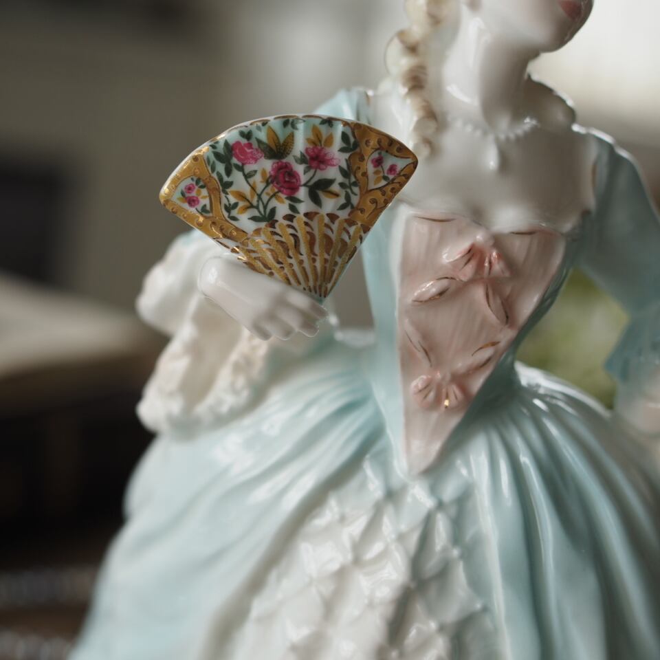 人気】英国コールポート 限定フィギュリン マリーアントワネット F9