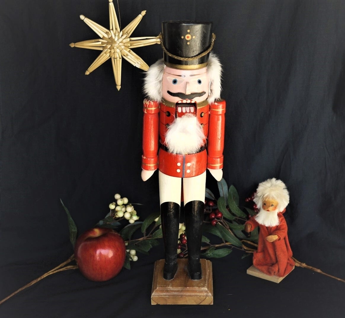 くるみ割り人形 赤い兵士 エルツ伝統木工芸品 | こりすのパン屋Base店