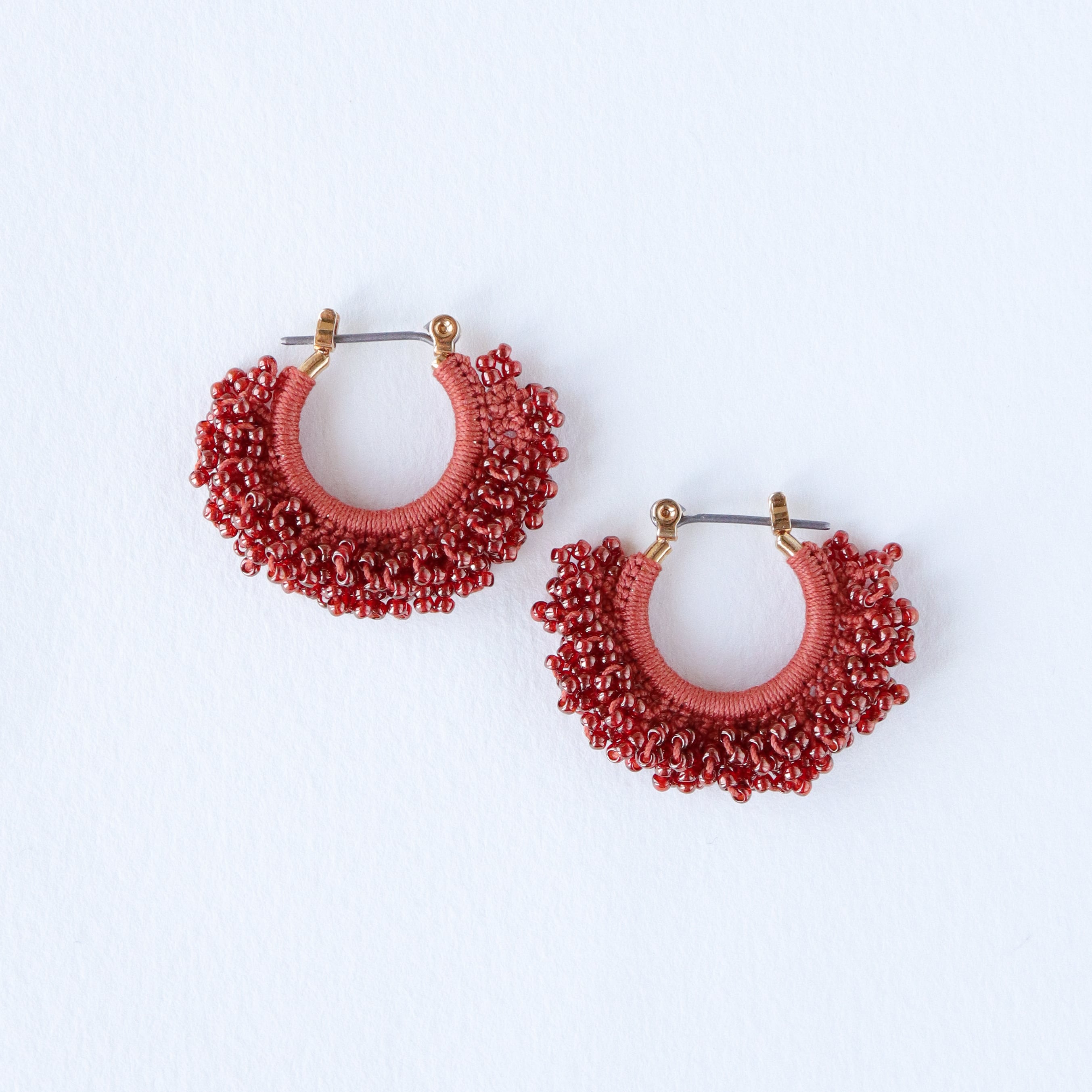 タティングレースとビーズのピアス Hoop＜フープ＞ Brown ※イヤリングに変更可