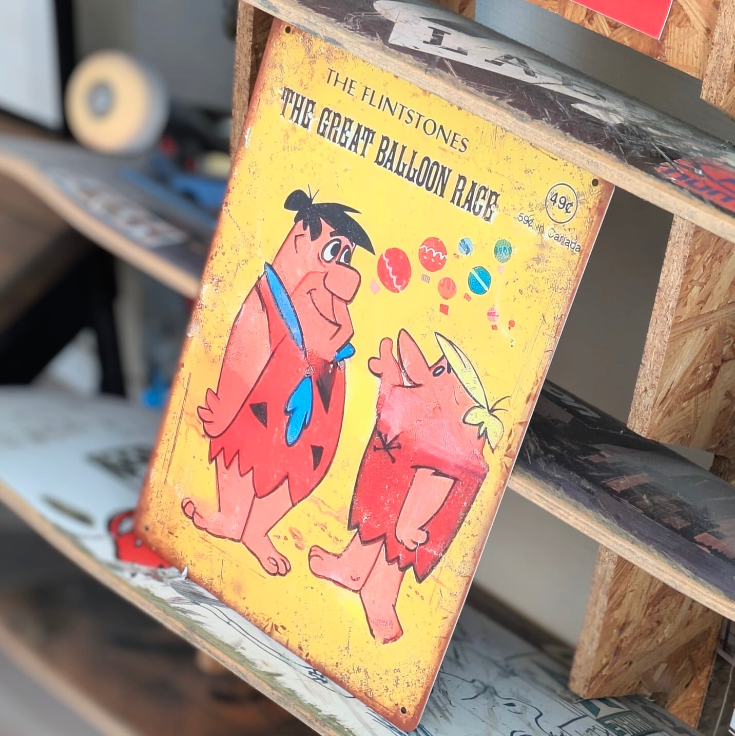 送料無料!ちょうどいいブリキ看板 ビンテージ加工【 The Flintstones ( 原始家族フリントストーン ) 】『 The Great Balloon Race 』Hanna-Barbera Productions / ハンナ・バーベラ / METAL SIGN / メタルサイン / ブリキ看板 / サインボード / ビンテージ加工 〚アメリカン雑貨 アメトイ〛