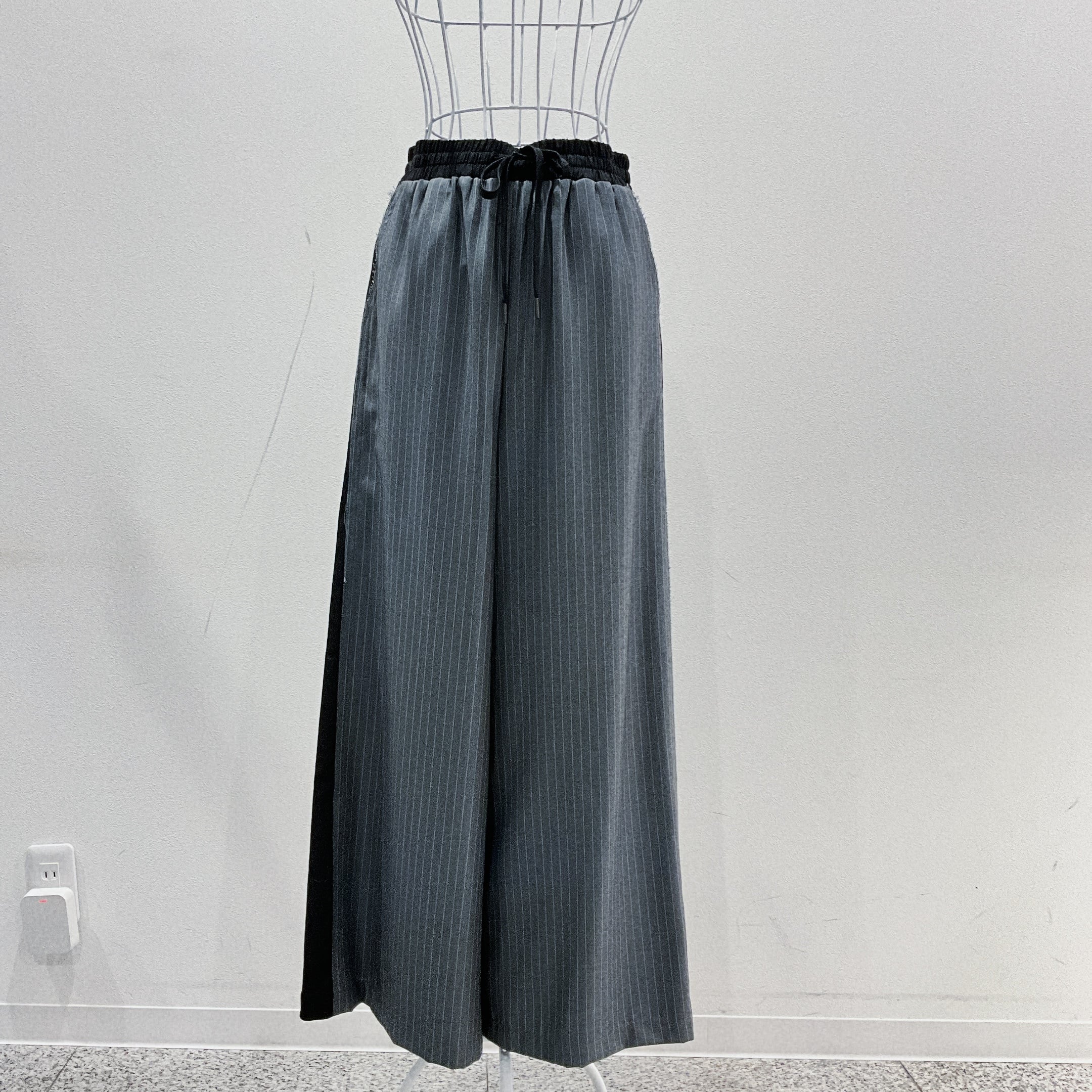 ★新作★Mia Asterism(ミーア アステリズム)ストライプ切替 アシンメトリーワイドパンツ【】