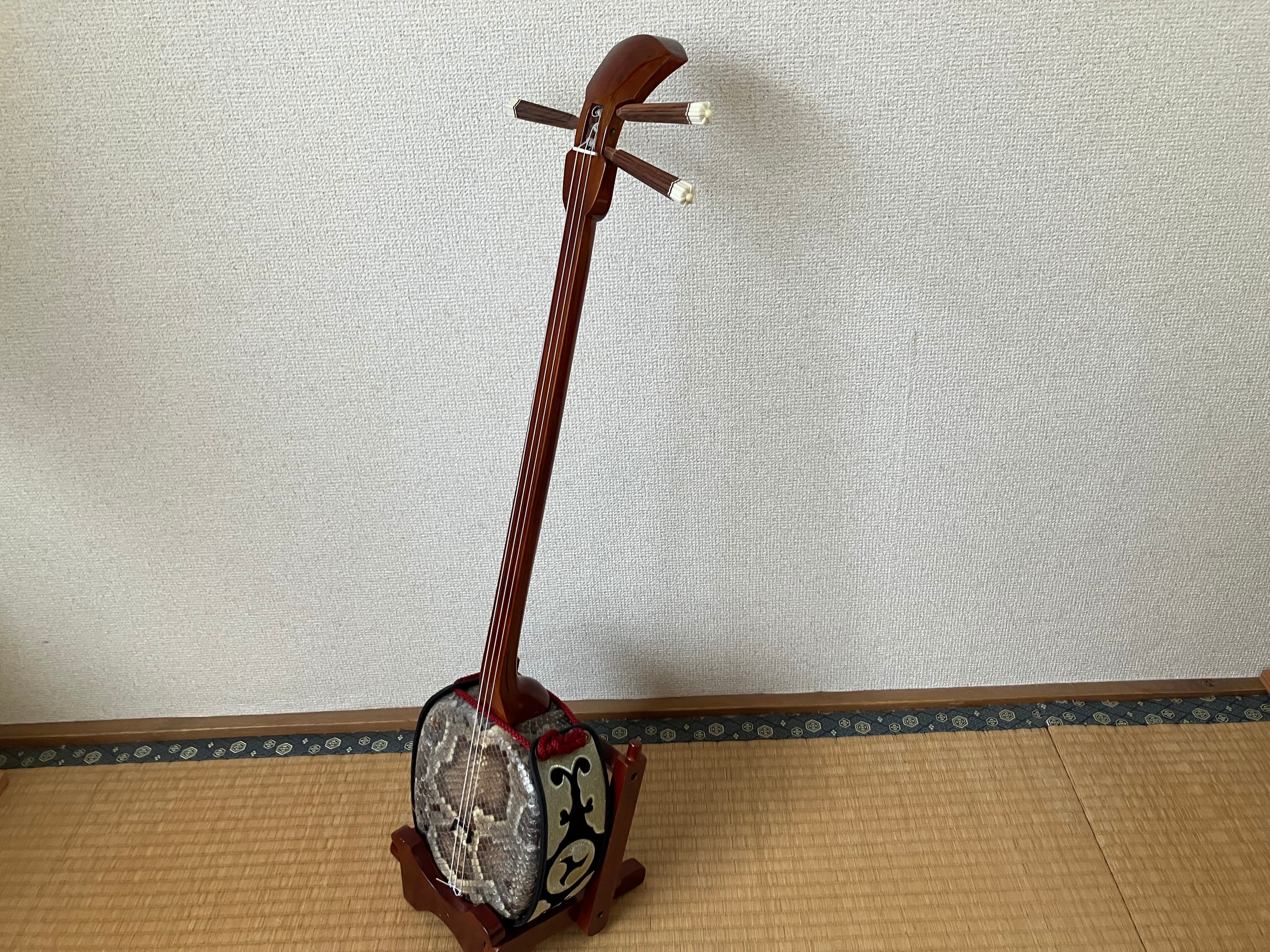 名工上原良光作 ヤンバルユシ木マカビ型 スンチ仕上げ | クオレ三線