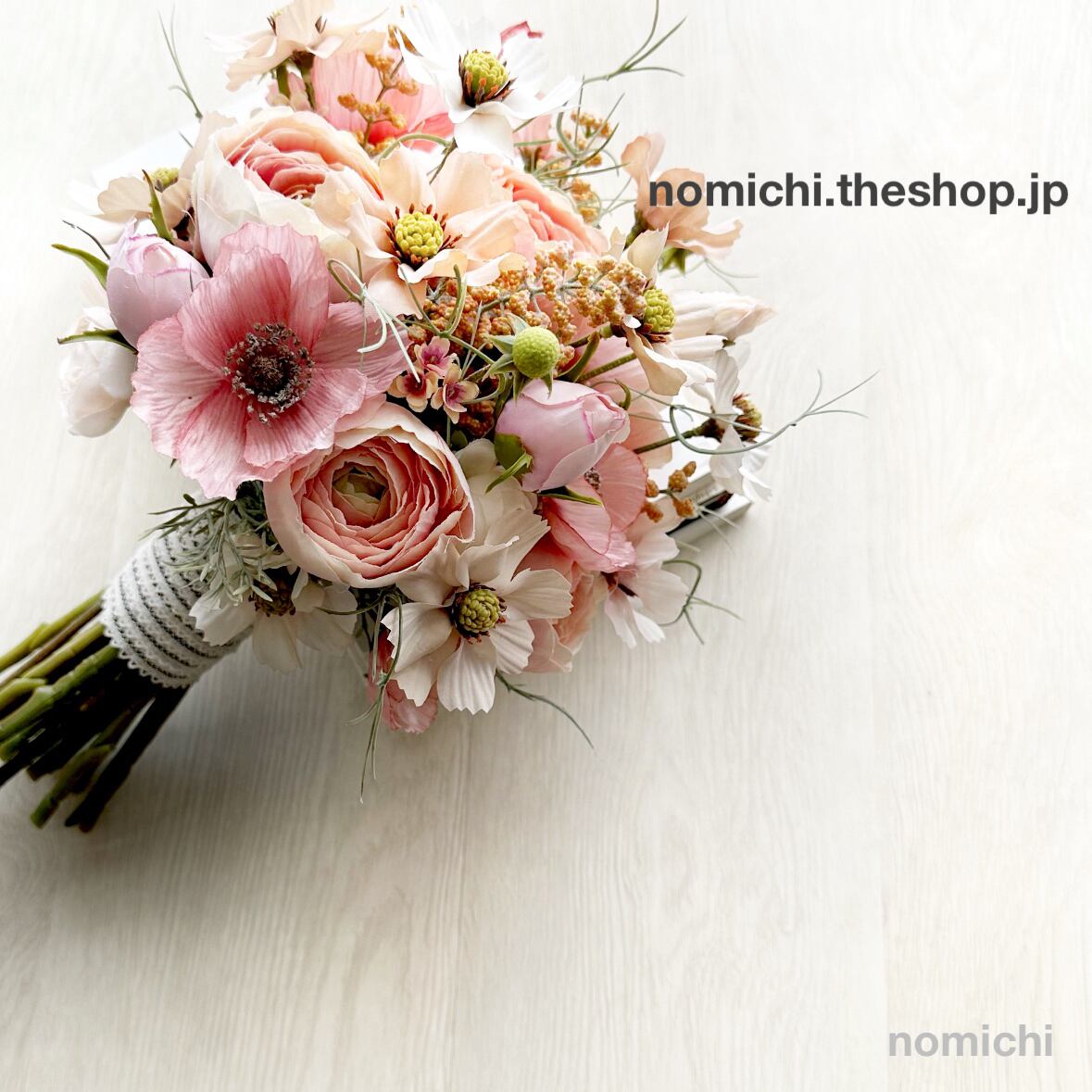 コスモスとラナンキュラスのブーケ ブートニアセット ウェディング