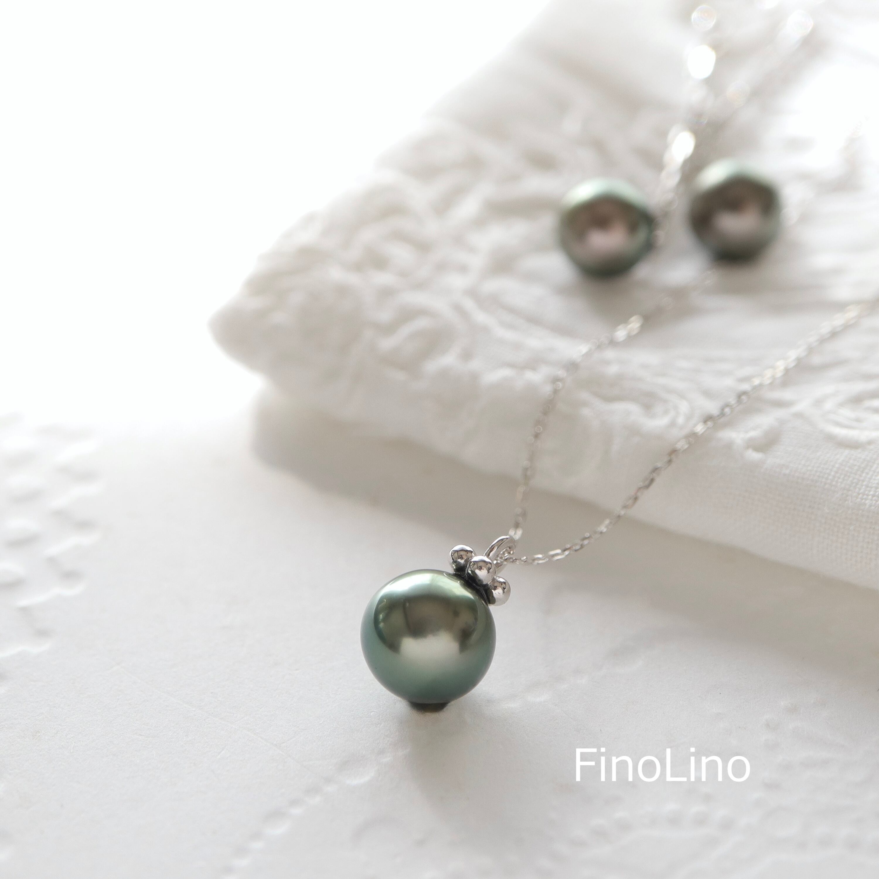 Crown タヒチパール黒蝶真珠のシルバー製ペンダントネックレス