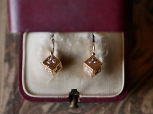 FE-05  シャムロックのサイコロピアス　18K　フランスアンティーク　