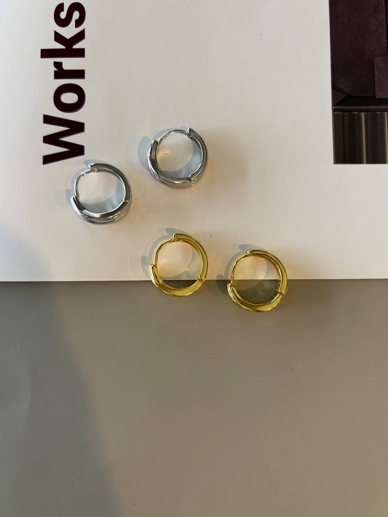 トレンドラインフープピアス