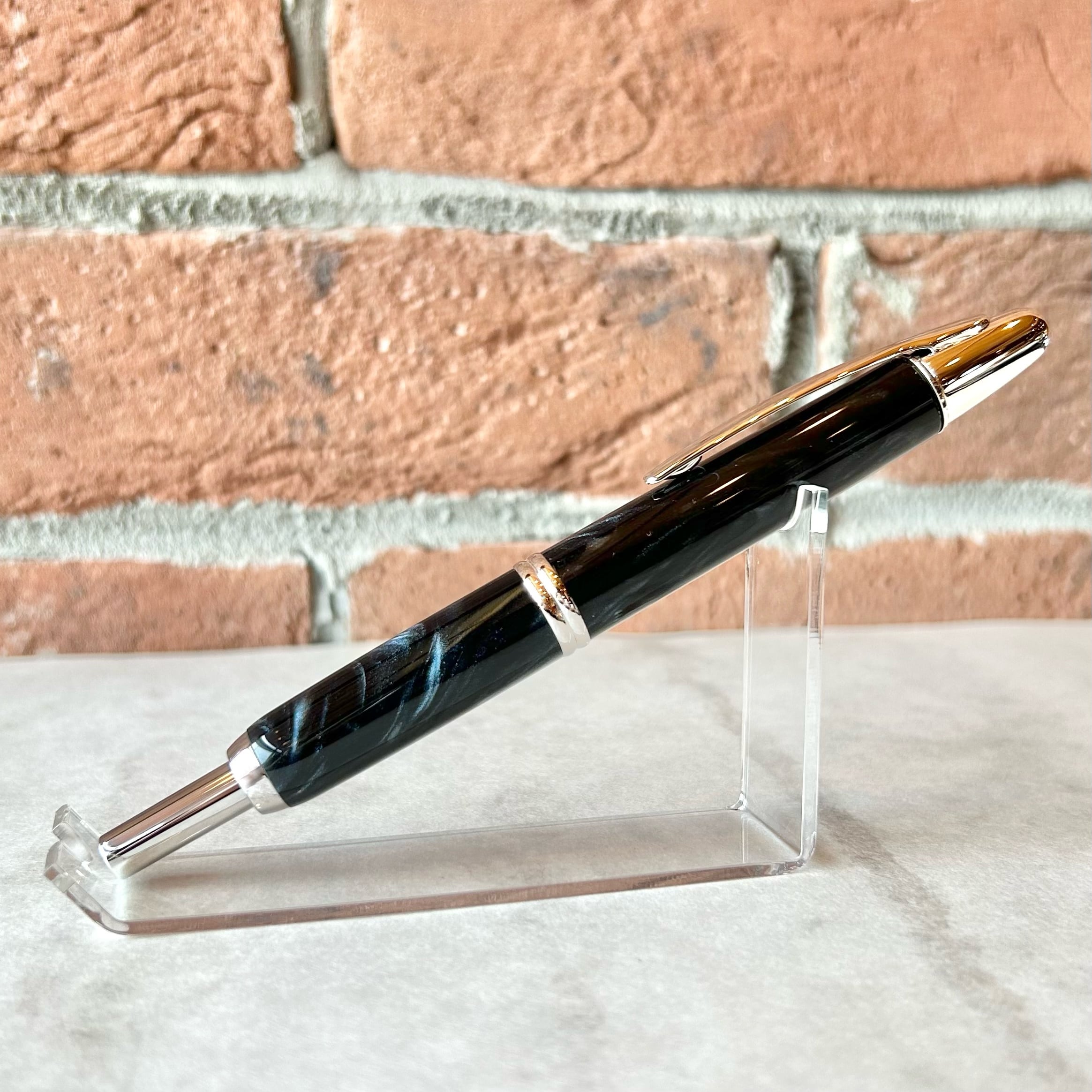 新品未使用　ブラック　マーブル　18k F キャップレス　万年筆　パイロット PILOT 「 キャップレスSE 万年筆（マーブルブラック）」／字幅F／18金