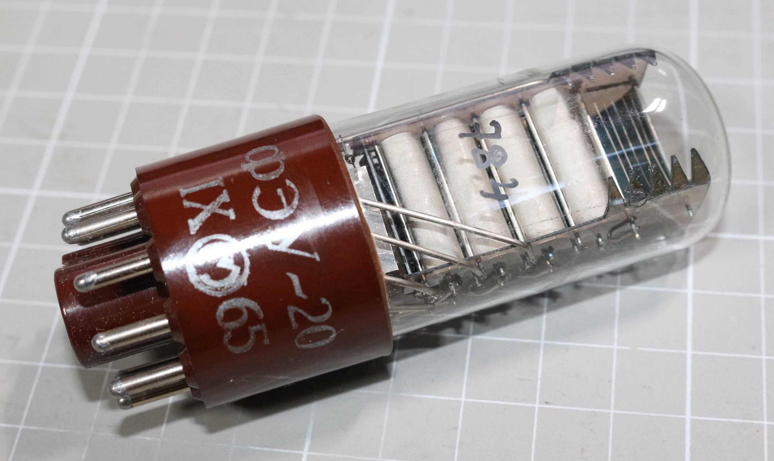 光電子増倍管  ジャンク 超貴重 ロシア軍用 PMT 8ステージ ФЭУ-20 （FZU20） 光電子増倍管