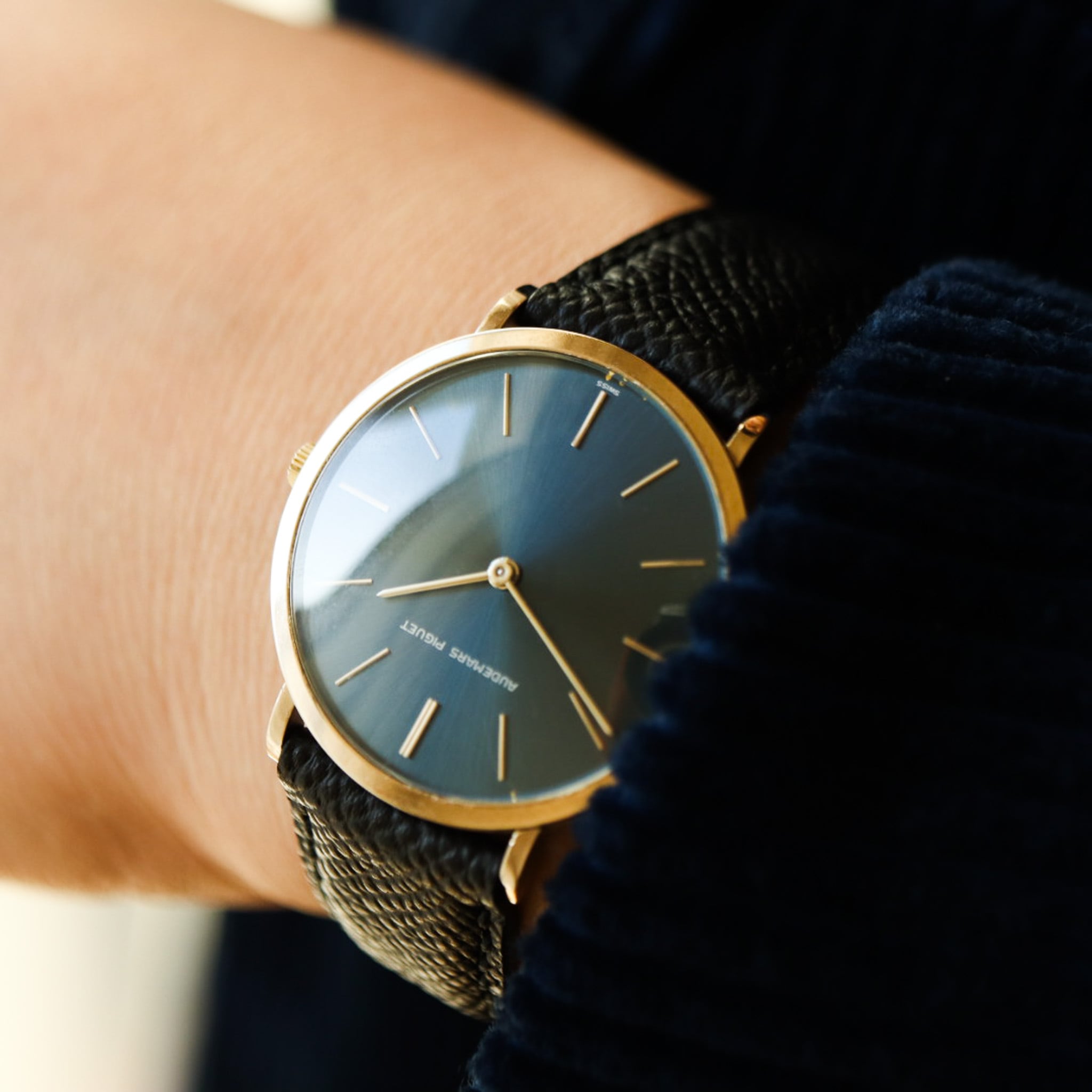 オーデマピゲ 手巻き ラウンド WG サンバーストブルーダイアル Cal.K2001/1A