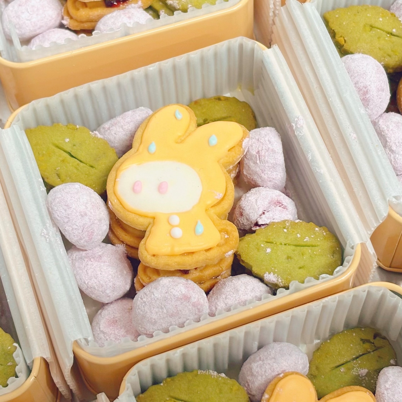 あまやどりうさぎのブルーベリークッキー缶
