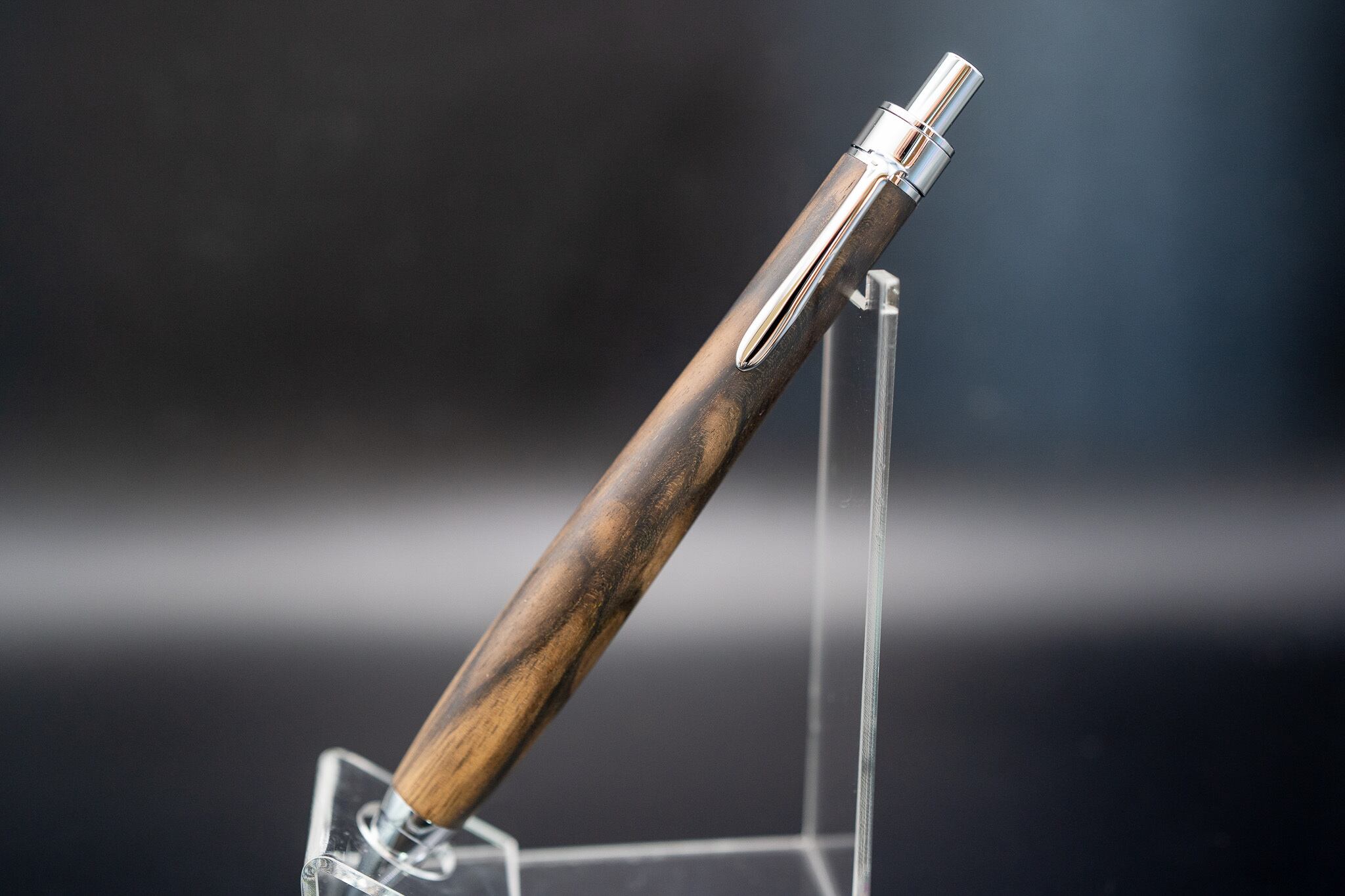 金杢犀　黒柿　孔雀杢　MP 魅惑の黒い紋様】黒柿 孔雀杢 極上 silver MP | 木軸ペン工房 金杢犀