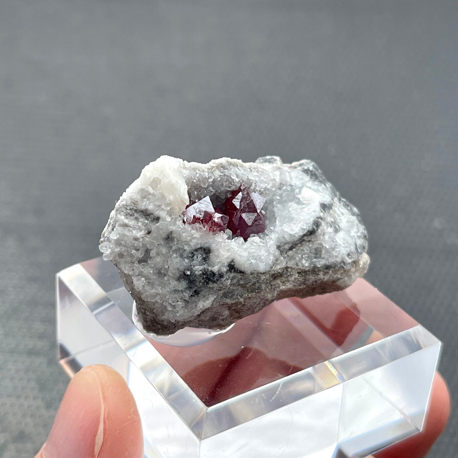シナバー / クォーツ【Cinnabar on Quartz】中国産 | PEANUTS MINERALS