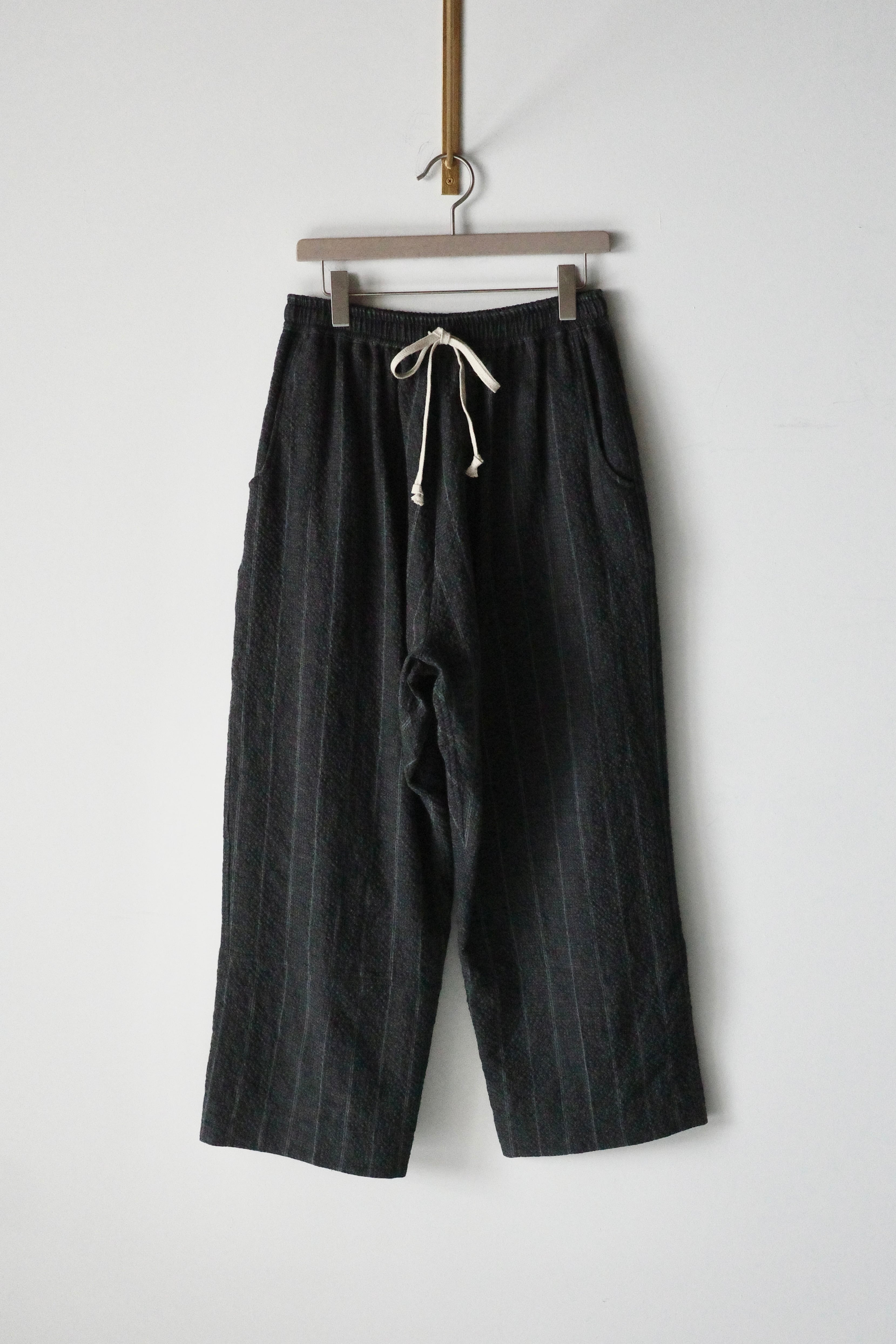 O project【PLAIN TROUSERS - COTTON WOOL SEERSUCKER STRIPES -GREY STRIPE-】