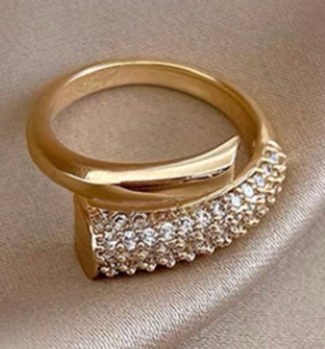 Loop Gold Ring